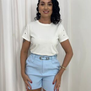 Blusa Branca com Bordado Floral na Manga