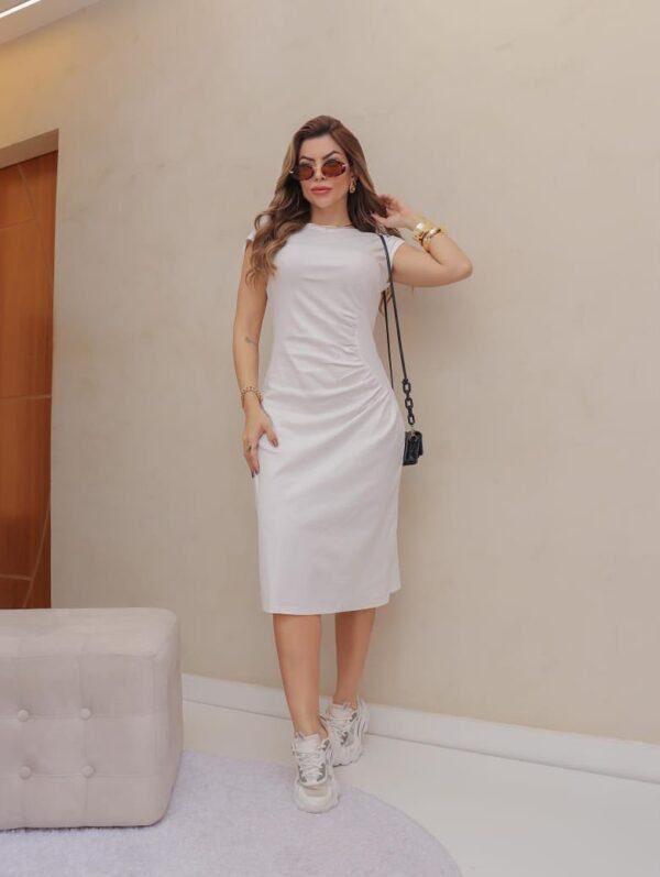Vestido Branco Básico Elegante