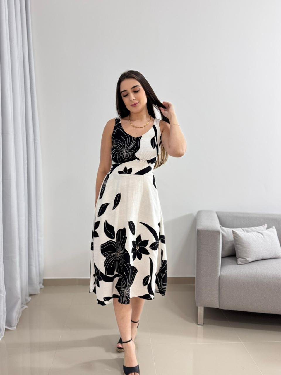 Vestido Midi Off-White com Estampa Floral Preta 3 Vestido Midi Off-White com Estampa Floral Preta - Imagem 3