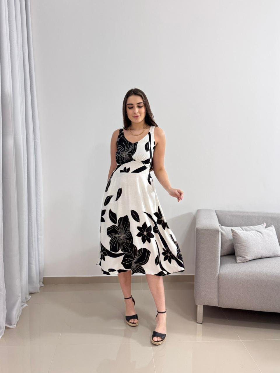 Vestido Midi Off-White com Estampa Floral Preta 7 Vestido Midi Off-White com Estampa Floral Preta - Imagem 7