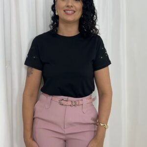 Blusa Preta com Bordado na Manga