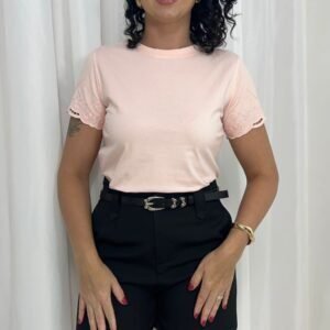 Blusa Rosa com Bordado na Manga